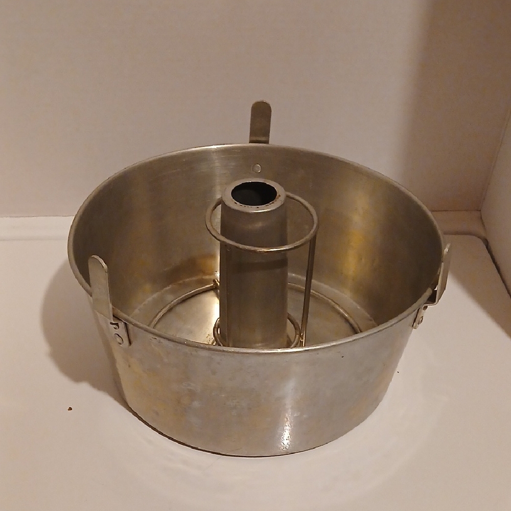 Vintage Comet Aluminum Bundt Tube Cake Pan